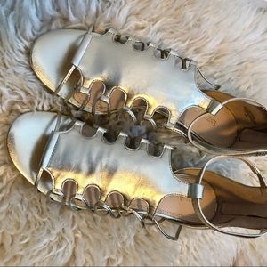 Enzo Angiolini light gold Eaermina sandals